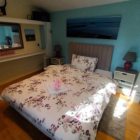 Private Suite In Oxfordshire, A40 威特尼 外观 照片