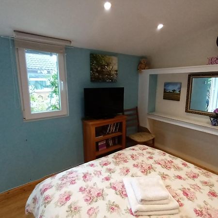 Private Suite In Oxfordshire, A40 威特尼 外观 照片