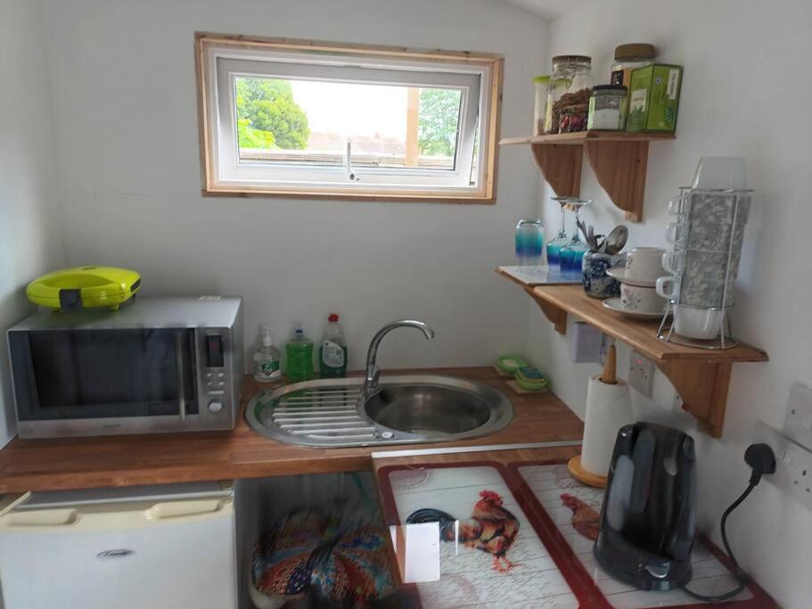 Private Suite In Oxfordshire, A40 威特尼 外观 照片