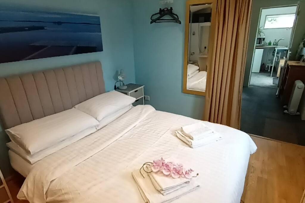 Private Suite In Oxfordshire, A40 威特尼 外观 照片