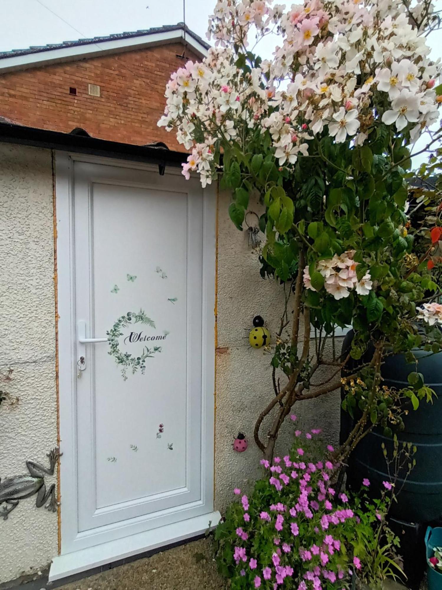 Private Suite In Oxfordshire, A40 威特尼 外观 照片